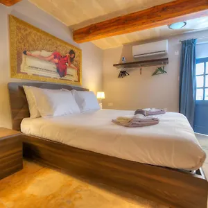 Romantic And Historical Maisonette In The Center Of Mbal1-1 Holiday home