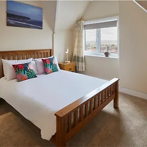 Host & - The Garret Apartment Whitby