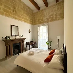 L'artist Casa Micallef Хостел