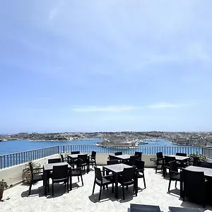 Grand Harbour Отель