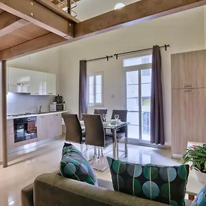 Apartment Charming 1 Bedroom Off Republic Street Sleeps 4, Valletta